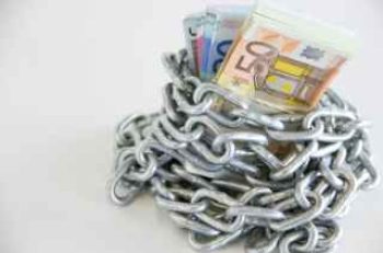 notizie_immagini_soldi_incatenati
